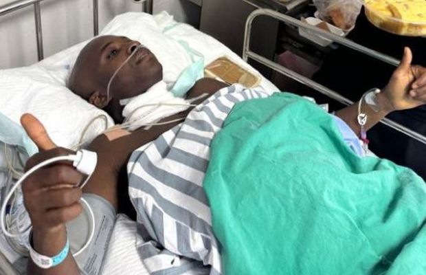 „Sunt OK!” » Prima imagine de pe patul de spital cu fostul fotbalist din Superliga, după operația complicată de 4 ore