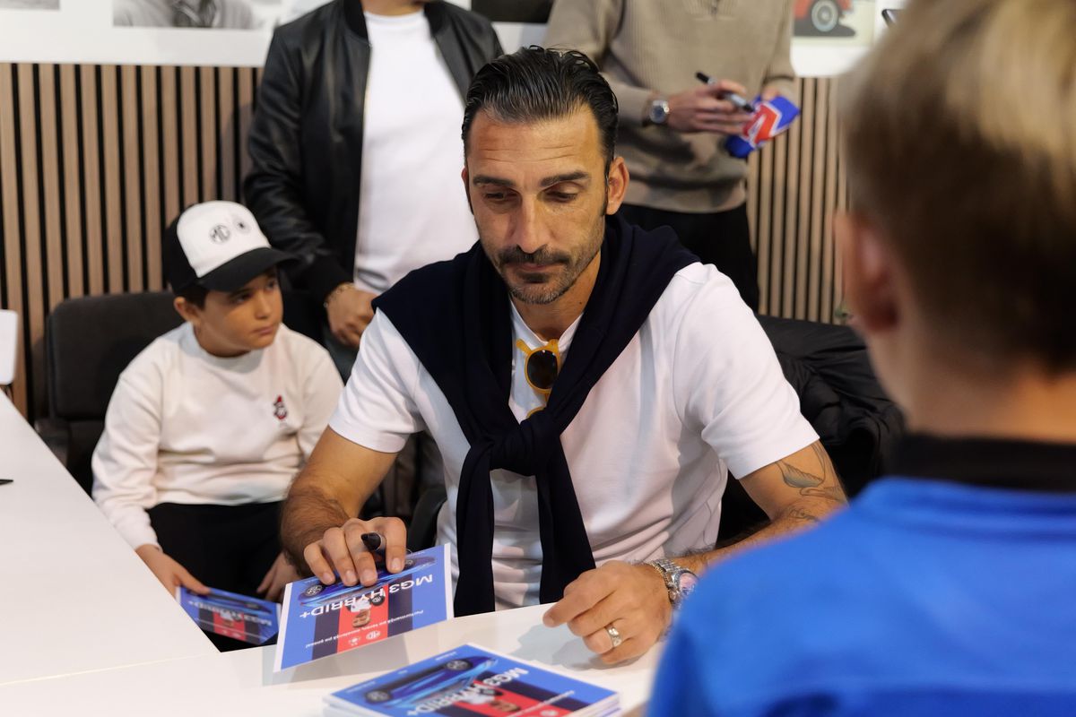 FCSB, jucători, Charalambous și MM Stoica, la Salonul Auto