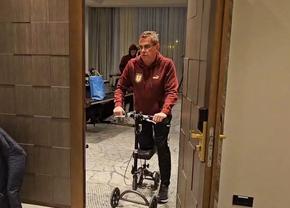 Selecționerul Austriei a venit cu bicicleta specială în conferință, apoi a numit cei mai periculoși 2 fotbaliști „tricolori”: „Rapizi și tehnici!”