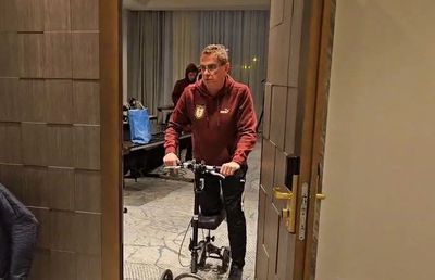 Selecționerul Austriei a venit cu bicicleta specială în conferință, apoi a numit cei mai periculoși 2 fotbaliști „tricolori”: „Rapizi și tehnici!”