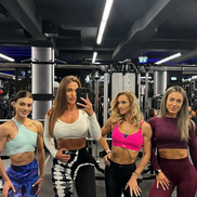 Valentina Lăzărescu și câteva dintre clientele ei