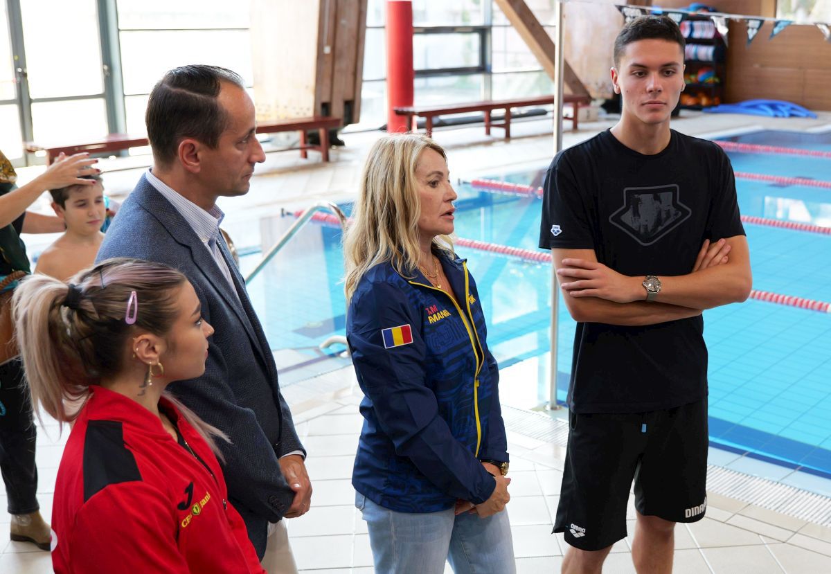 Imagini de aur la Complexul Sportiv Dinamo » Nadia Comăneci și David Popovici, față în față pentru viitorul sportului românesc: „Așa a făcut și Halep!”