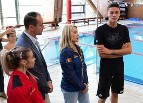 Imagini de aur la Complexul Sportiv Dinamo » Nadia Comăneci și David Popovici, față în față pentru viitorul sportului românesc: „Așa a făcut și Halep!”