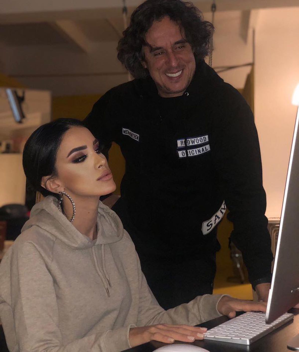 FOTO Adelina Pestrițu, selfie de peste 100.000 de like-uri cu Kim Kardashian » Românca a fost premiată la People's Choice Awards