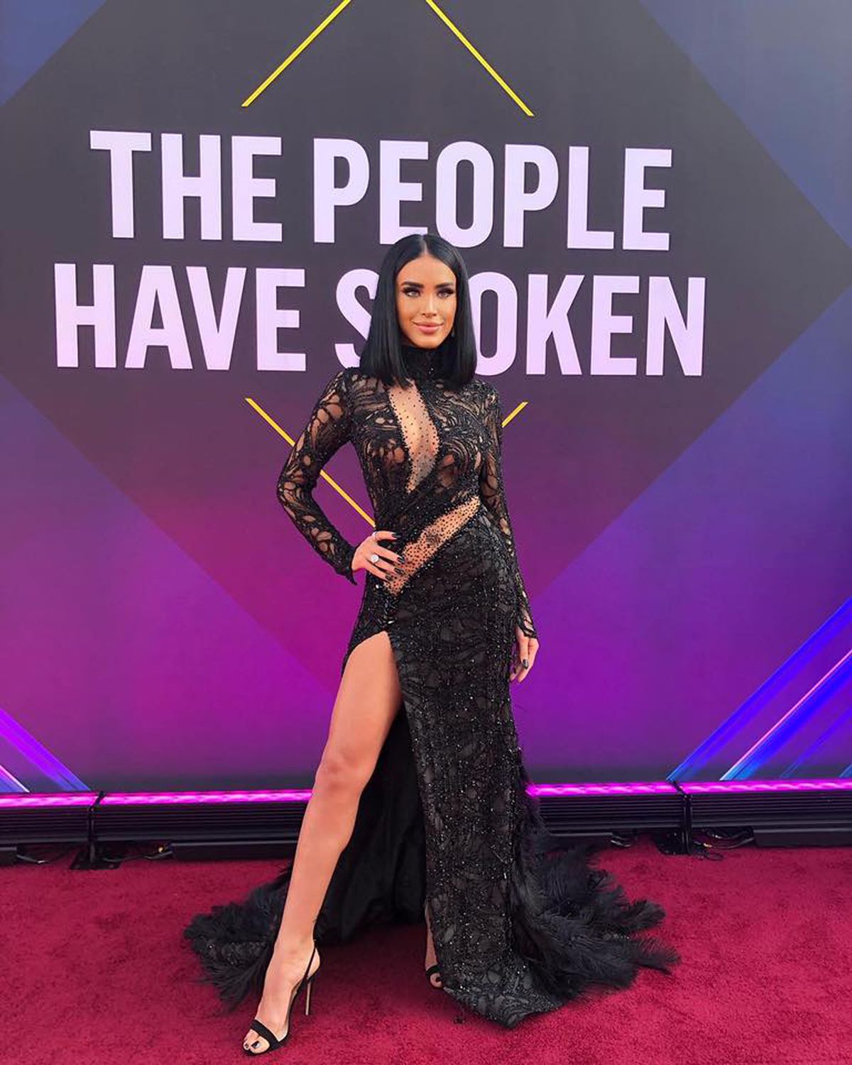 FOTO Adelina Pestrițu, selfie de peste 100.000 de like-uri cu Kim Kardashian » Românca a fost premiată la People's Choice Awards