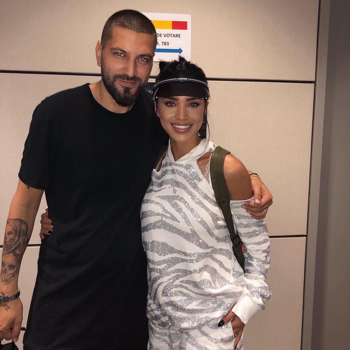 FOTO Adelina Pestrițu, selfie de peste 100.000 de like-uri cu Kim Kardashian » Românca a fost premiată la People's Choice Awards