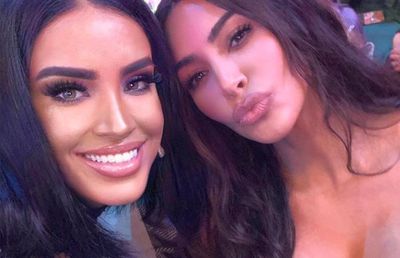 FOTO Adelina Pestrițu, selfie de peste 100.000 de like-uri cu Kim Kardashian » Românca a fost premiată la People's Choice Awards