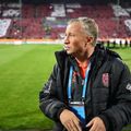 Dan Petrescu realizează că echipa sa a ajuns, după 3 titluri consecutive câștigate, la un sfârșit de ciclu, așa că ar fi nevoie de o reformă serioasă