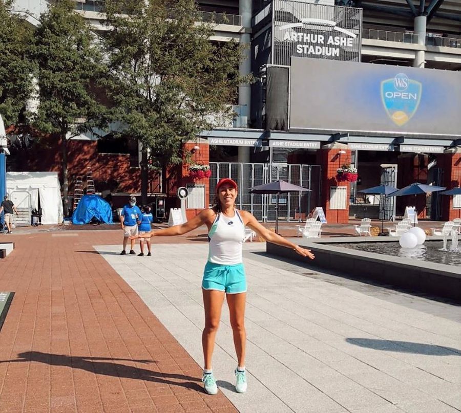 Mihaela Buzărnescu în complexul de la Flushing Meadows, înainte de startul US Open Mihaela Buzărnescu în complexul de la Flushing Meadows, înainte de startul US Open