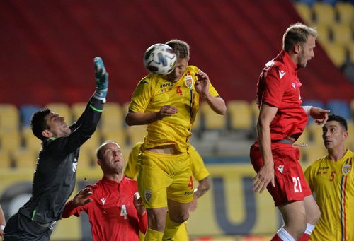 România s-a distrat în prima repriză a amicalului cu Belarus. Cele 4 goluri marcate de „tricolori” au produs reacții virulente în presa de la Minsk.