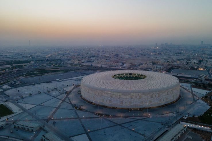 AL THUMAMA STADIUM //  Capacitate: 40.000 locuri Cost: 342 milioane
de dolari Campionatul Mondial de Fotbal din 2022 începe duminică, pe 20 noiembrie / foto: Guliver/Getty Images