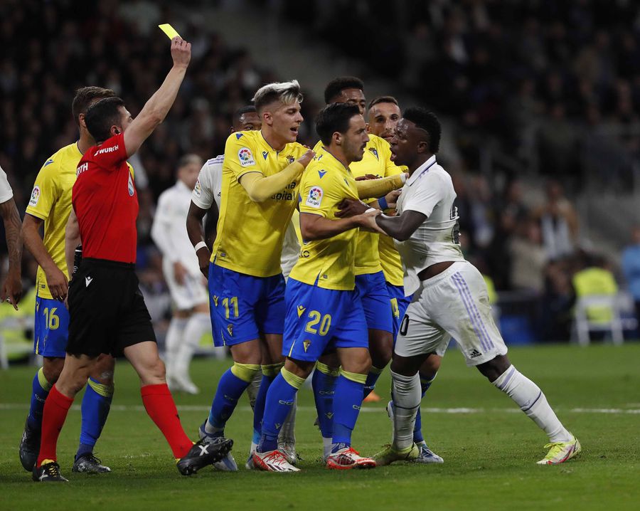 Vinicius, nervos după ce a fost lovit de fundașii lui Cadiz, Foto: Imago Images Brazilienii Vinicius și Rodrygo au scăpat neaccidentați înaintea Mondialului: „A fost intenționat, m-a privit și m-a lovit”
