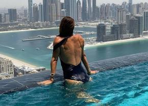 Imaginile spectaculoase postate de soția lui Dan Petrescu în Dubai » Ipostaze sexy cu soția antrenorului de la CFR Cluj