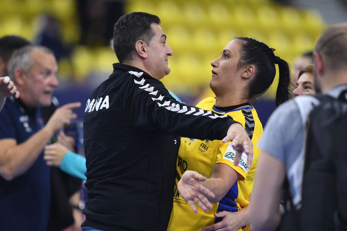 Ce nu s-a văzut la TV în meciul România - Spania de la Campionatul European de handbal » „Vulcanul” Pera, refuzul lui Neagu + Ce melodie ne-au atribuit organizatorii