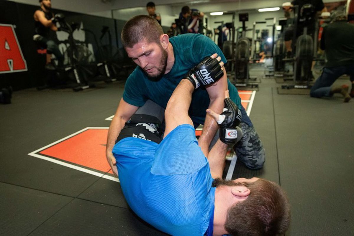 Khabib Nurmagomedov ademenit cu o ofertă uriașă: „E greu să refuzi”