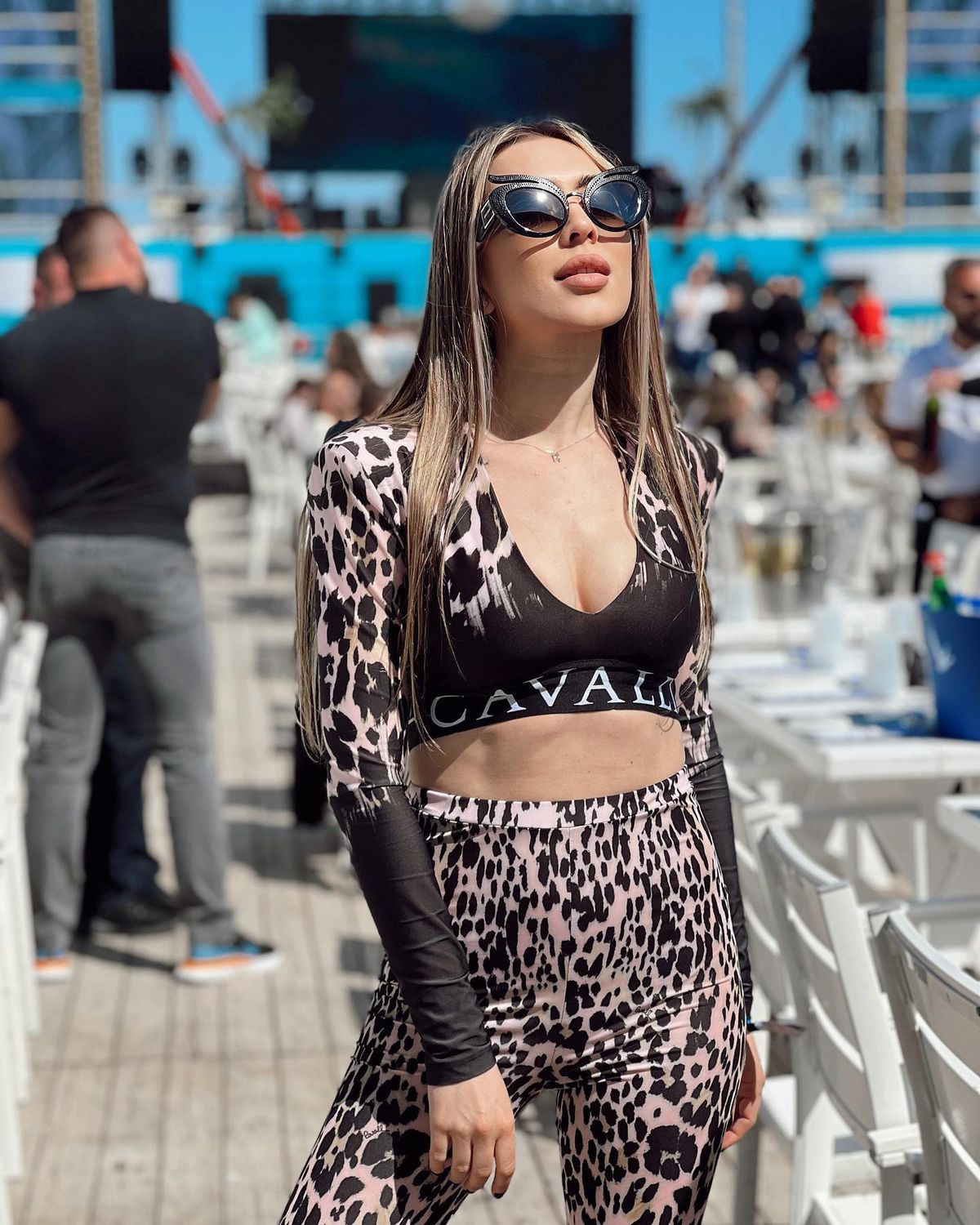 Ronna Riva, apariție incendiară la finala Cupei! Cum s-a îmbrăcat artista îndrăgostită de Rapid: „Fotbal și toate bunătățile”