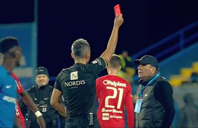 Hagi, furios după meci! A văzut ROȘU direct și l-a „fugărit” pe arbitru pe teren!