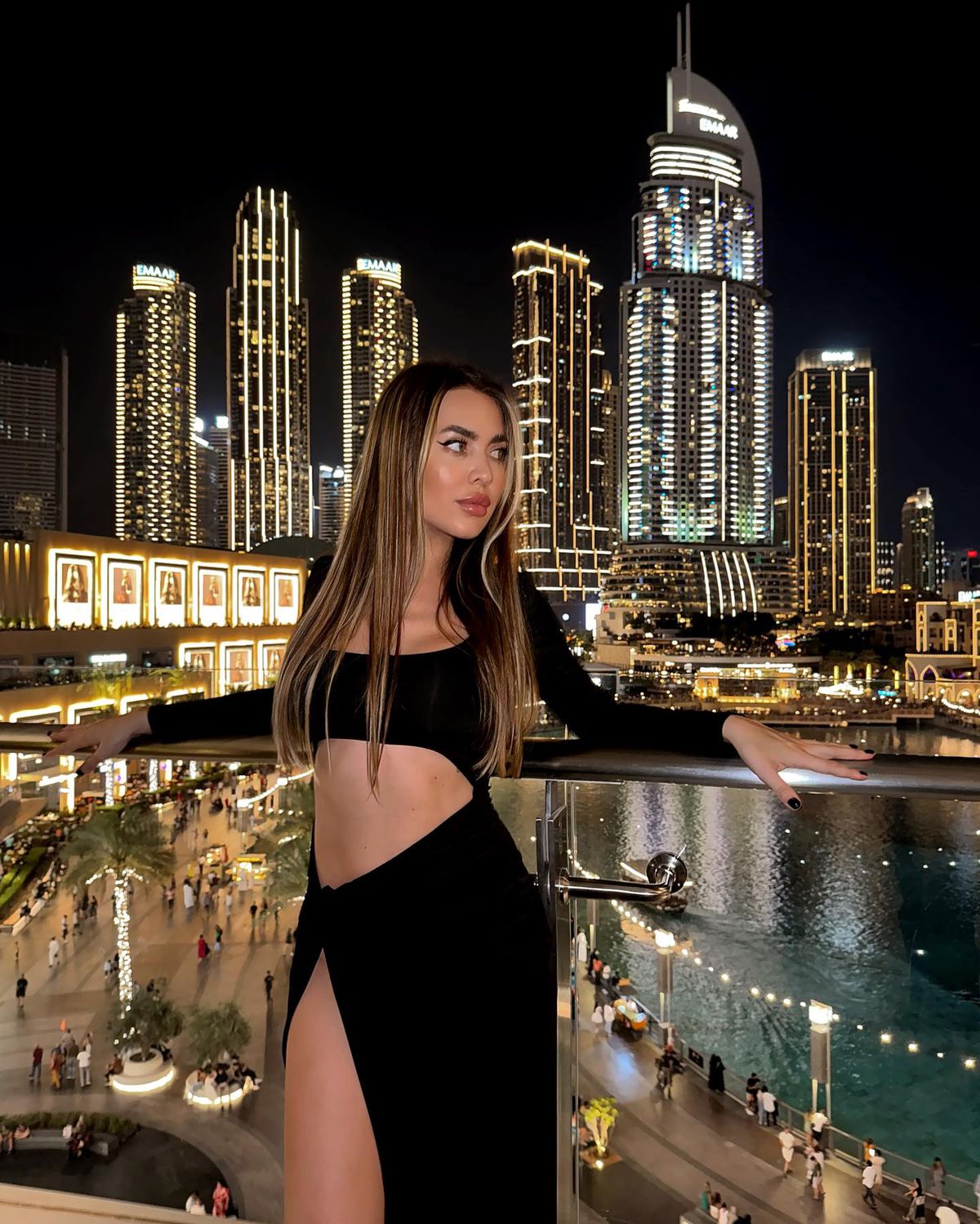 Ronna Riva, apariție incendiară la finala Cupei! Cum s-a îmbrăcat artista îndrăgostită de Rapid: „Fotbal și toate bunătățile”