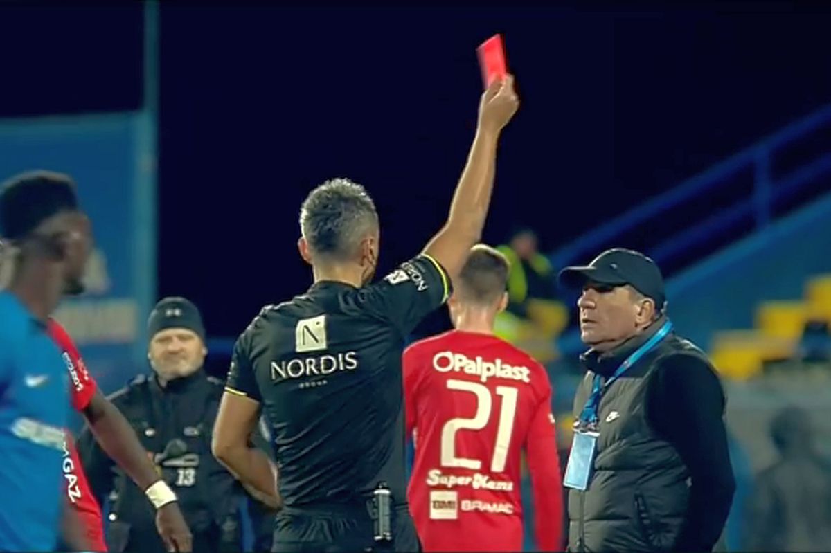 Hagi, furios după meci! A văzut ROȘU direct și l-a „fugărit” pe arbitru pe teren!