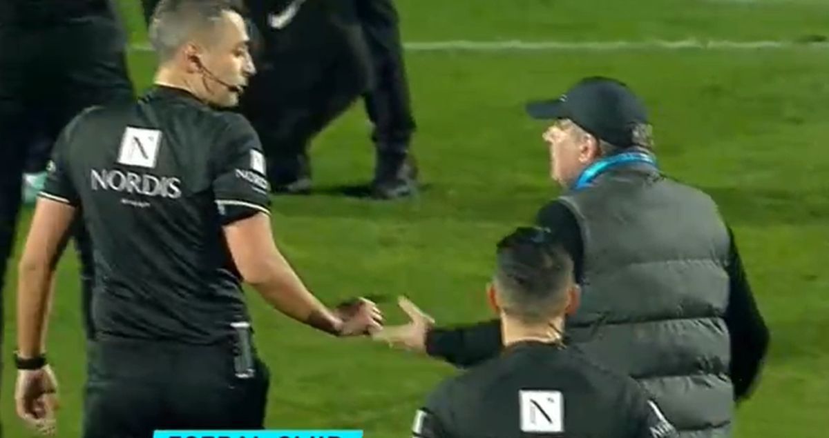 Hagi, furios după meci! A văzut ROȘU direct și l-a „fugărit” pe arbitru pe teren!