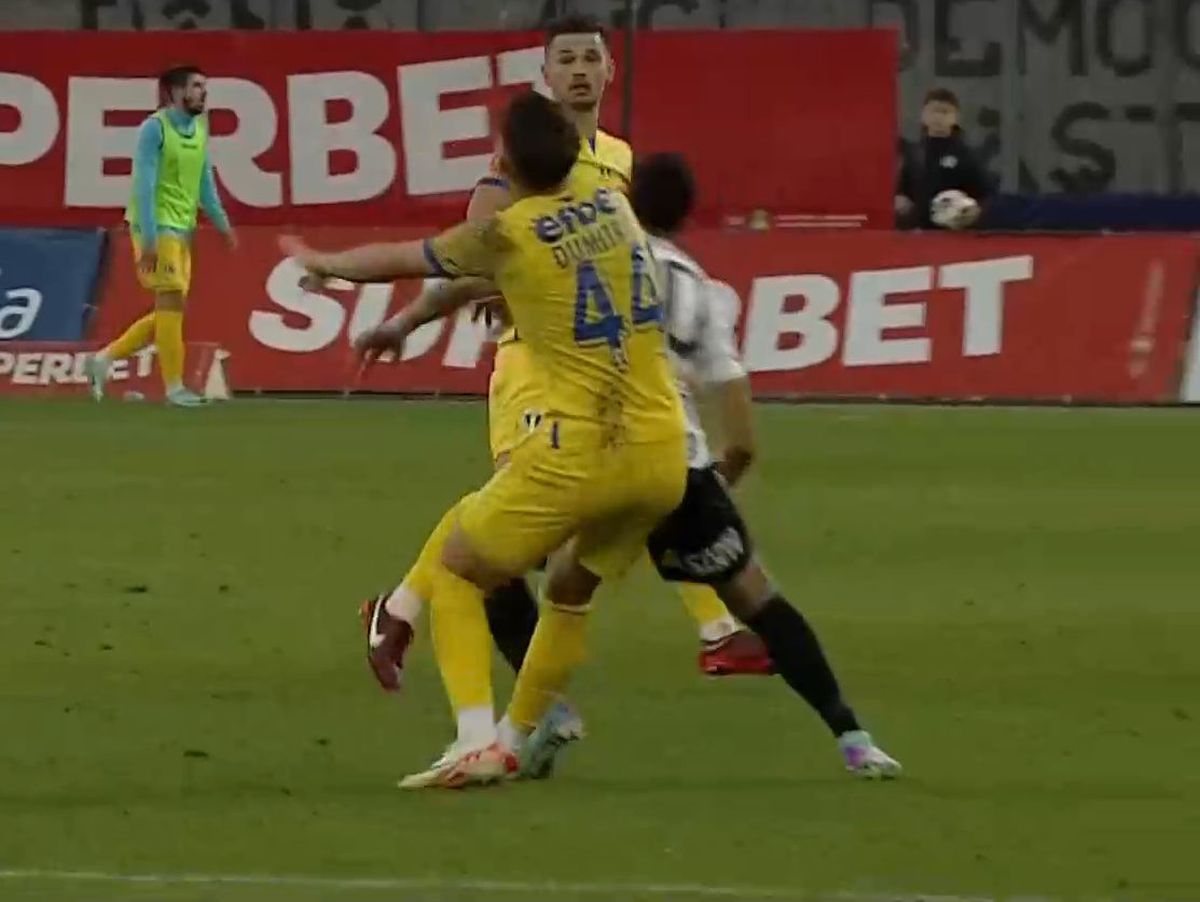 Eliminat imediat după ce a intrat pe teren! Vali Gheorghe a jucat doar 4 minute în U Cluj - Petrolul