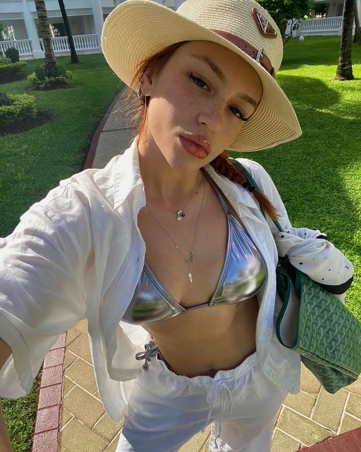 Fiica lui Gabi Balint a îmbrăcat cea mai mulată rochie posibilă » Denisa a lăsat tot la vedere