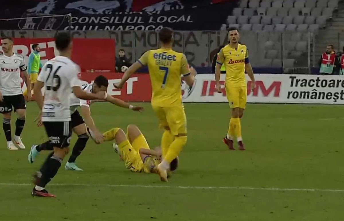 Eliminat imediat după ce a intrat pe teren! Vali Gheorghe a jucat doar 4 minute în U Cluj - Petrolul