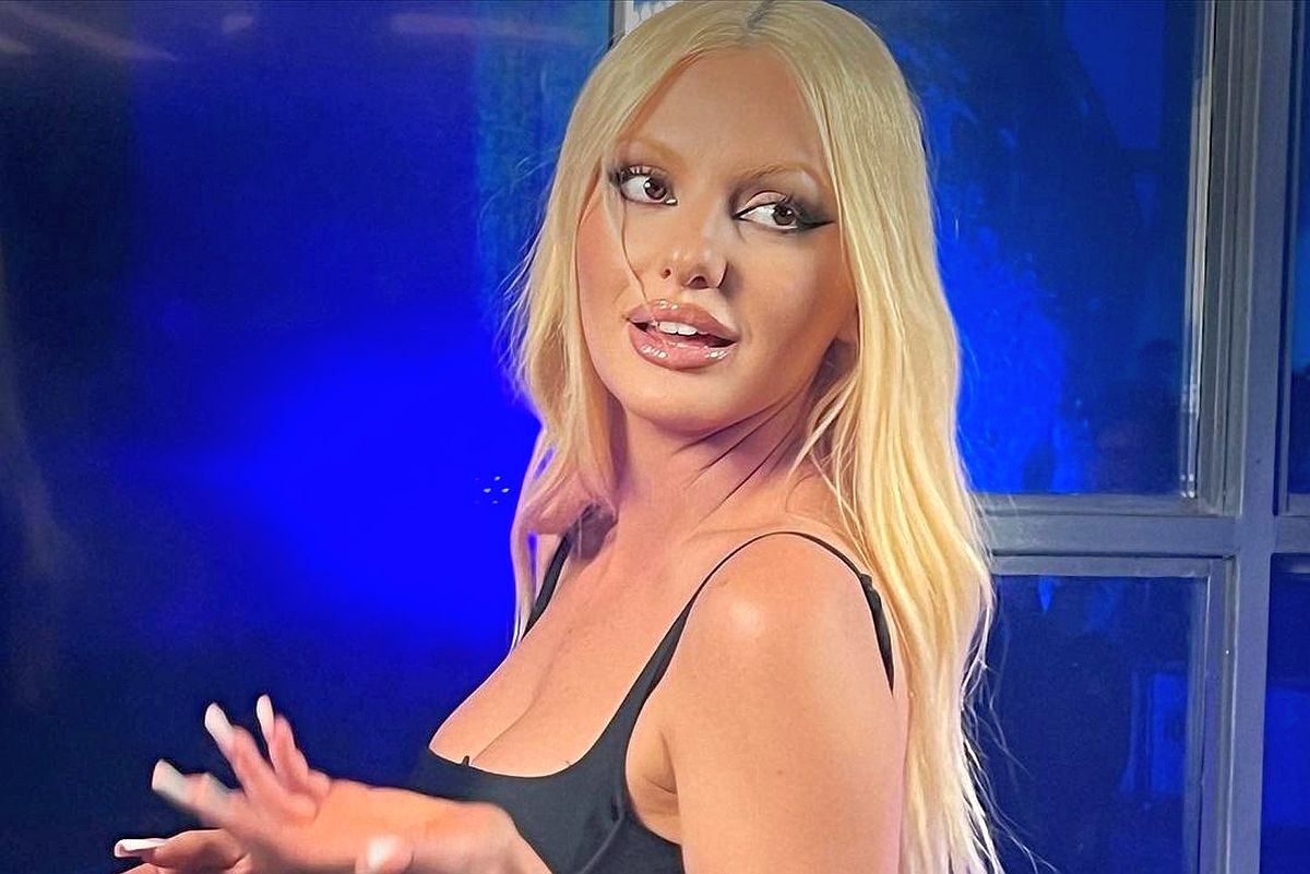 Alexandra Stan, artista care ar fi avut o idilă cu George Pușcaș, a îmbrăcat o rochie complet transparentă!