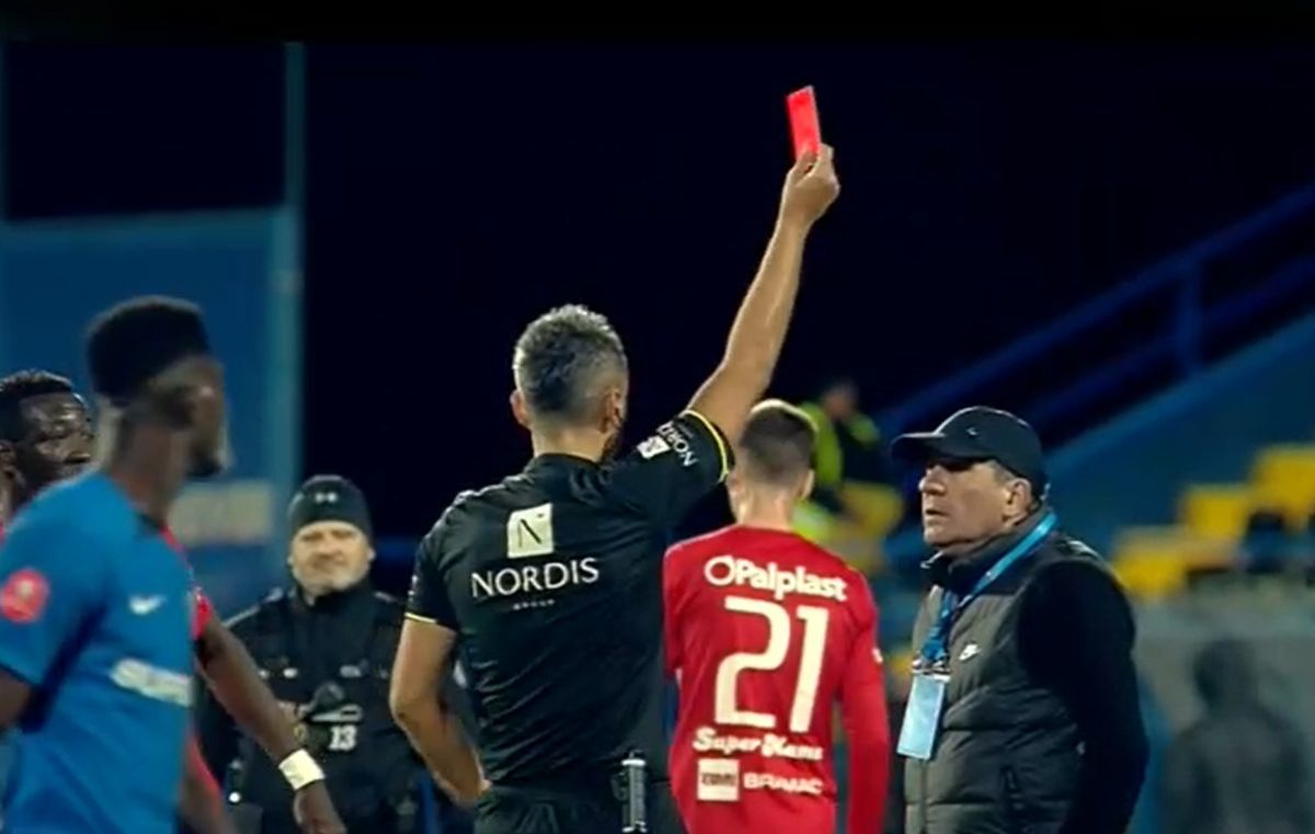 Hagi, furios după meci! A văzut ROȘU direct și l-a „fugărit” pe arbitru pe teren!