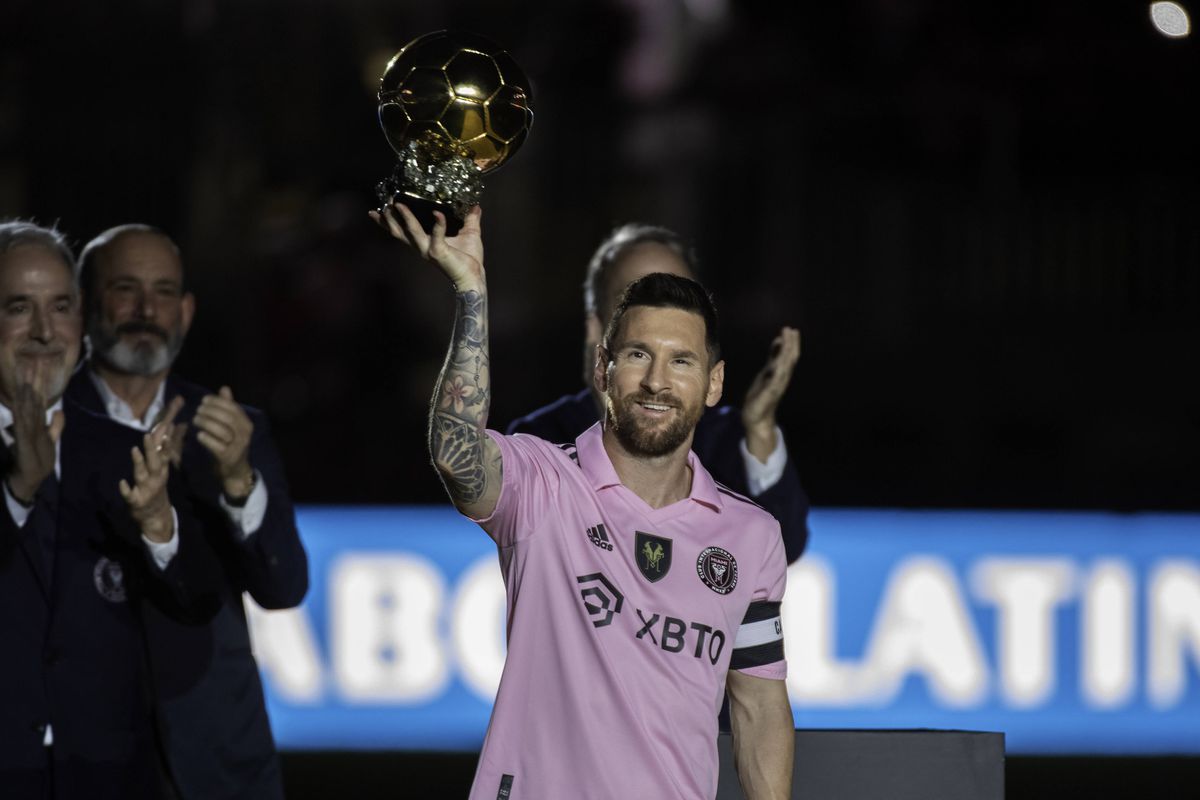 Lionel Messi a prezentat Balonul de Aur fanilor lui Inter Miami