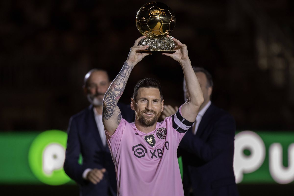 Lionel Messi a prezentat Balonul de Aur fanilor lui Inter Miami