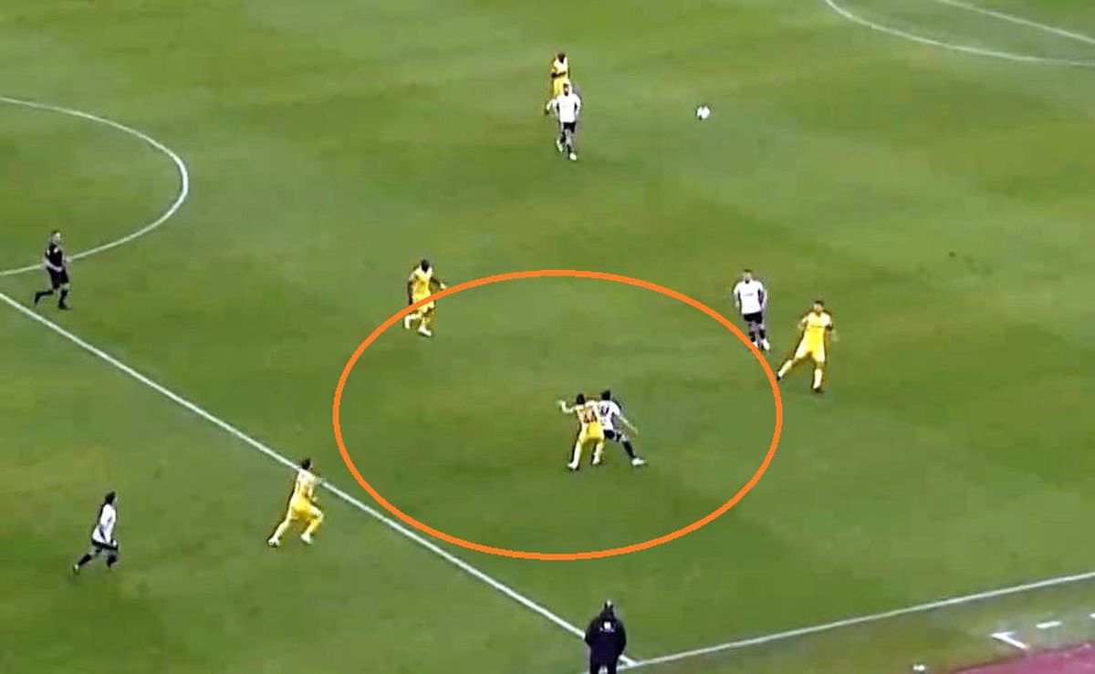 Eliminat imediat după ce a intrat pe teren! Vali Gheorghe a jucat doar 4 minute în U Cluj - Petrolul