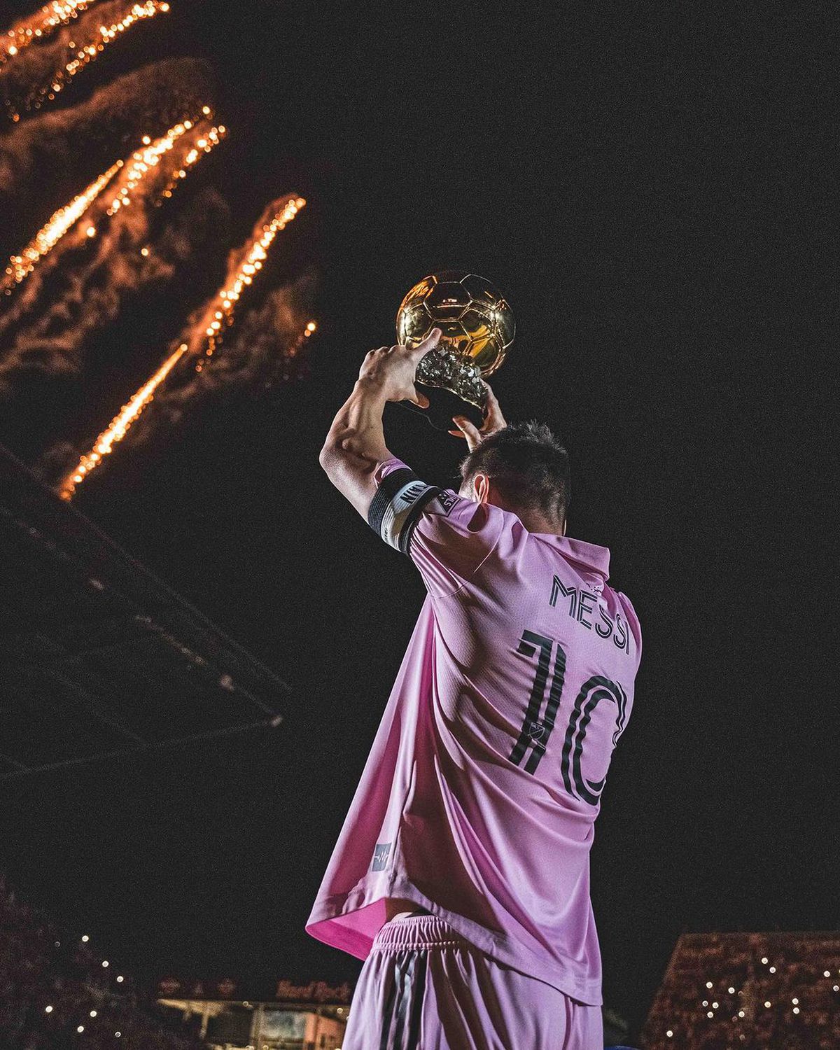 „Noapte de aur” » Lionel Messi le-a prezentat fanilor lui Inter Miami Balonul de Aur: „La anul vom lupta pentru titlu”