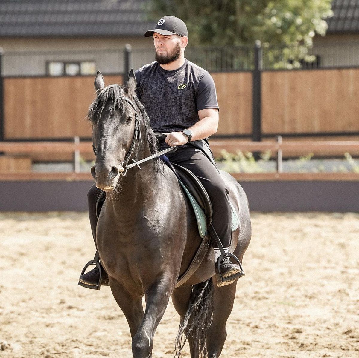 Khabib Nurmagomedov ademenit cu o ofertă uriașă: „E greu să refuzi”