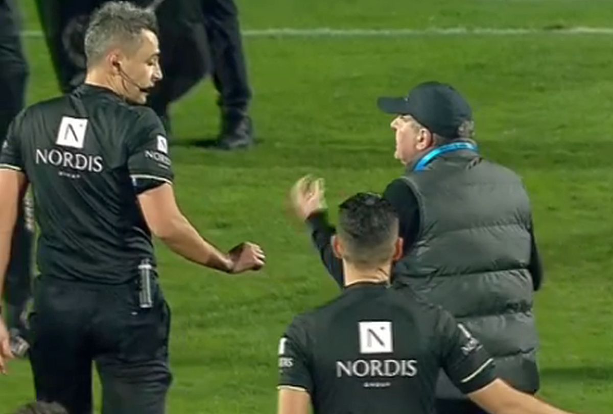 Hagi, furios după meci! A văzut ROȘU direct și l-a „fugărit” pe arbitru pe teren!
