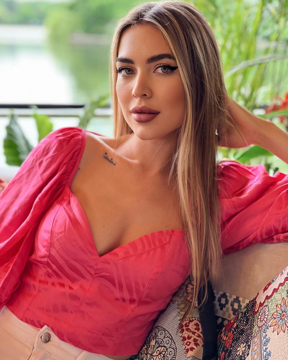 Ronna Riva, apariție incendiară la finala Cupei! Cum s-a îmbrăcat artista îndrăgostită de Rapid: „Fotbal și toate bunătățile”