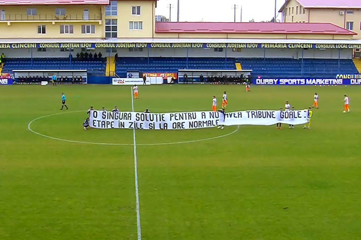 Protest în fotbalul românesc! Jucătorii Stelei n-au mai rezistat și au intrat pe teren cu un banner categoric