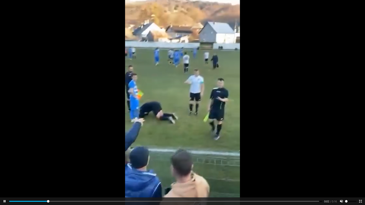 Astfel de scene n-ar trebui să existe în fotbal! » Arbitrul, bătut de un jucător la un meci din România: a suferit o dublă fractură de mandibulă