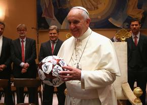 Război între fanii celor de la Rangers și Celtic, după moartea lui Papa Francisc » Gestul suporterilor echipei lui Ianis Hagi a revoltat pe toată lumea
