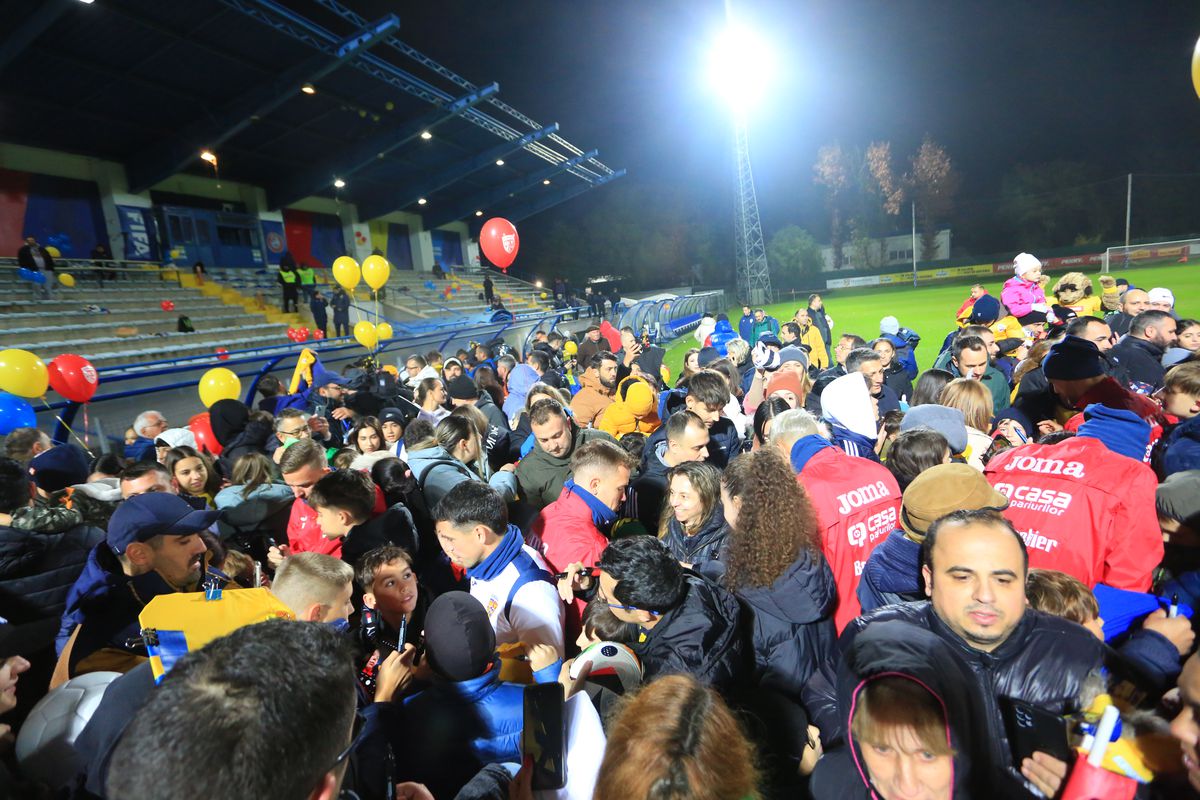 Întâlnirea jucătorilor echipei naţionale cu suporterii, 11 noiembrie 2024