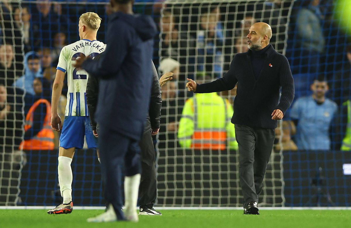 Pep Guardiola, dialog cu Jan Paul van Hecke după Brighton - Manchester City