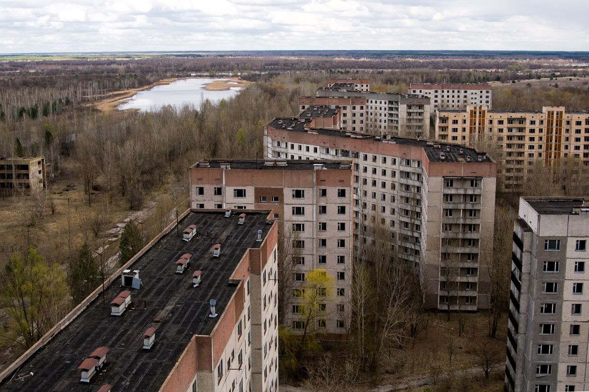 Stadionul din Pripyat, de lângă Cernobîl, a oferit imaginile anului 2024: ce a crescut în locul gazonului, la 38 de ani de la dezastru