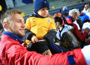 Ce momente la antrenamentul naționalei! Fotbaliștii „tricolori”, înconjurați de zeci de copii » Imagini geniale surprinse de reporterii GSP