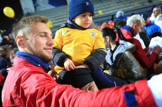 Ce momente la antrenamentul naționalei! Fotbaliștii „tricolori”, înconjurați de zeci de copii » Imagini geniale surprinse de reporterii GSP