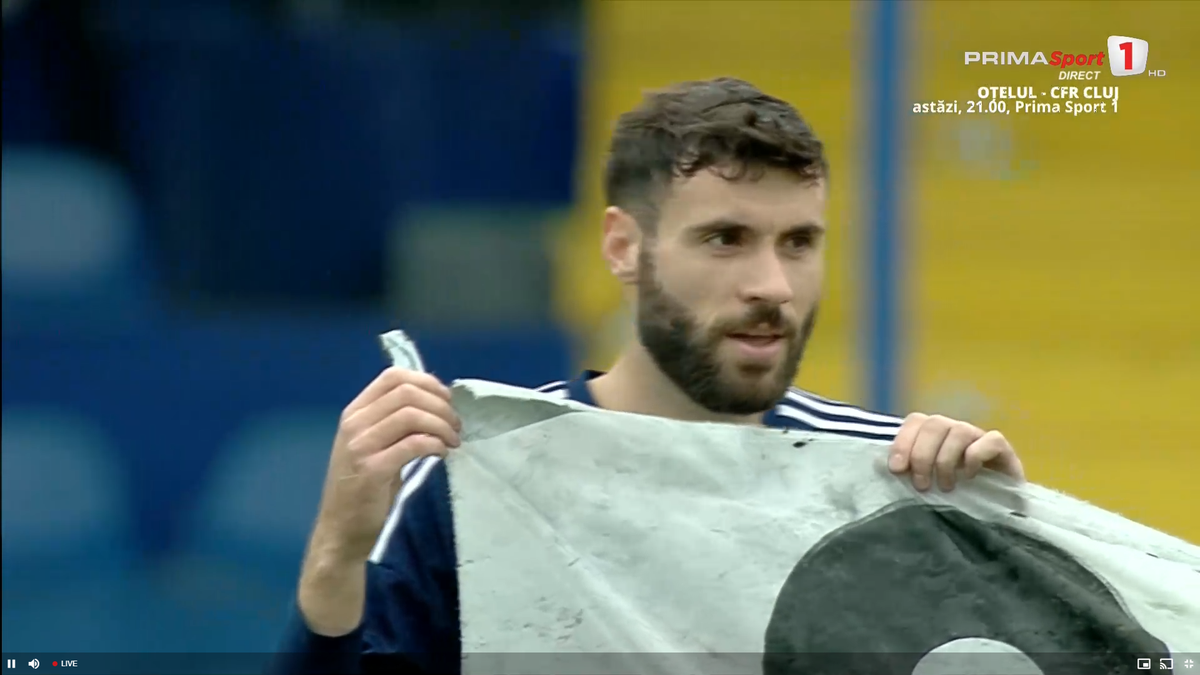 Protest în fotbalul românesc! Jucătorii Stelei n-au mai rezistat și au intrat pe teren cu un banner categoric