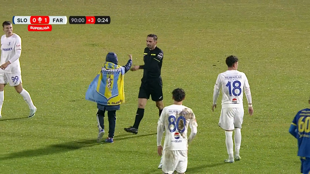 A venit nota de plată după momentul scandalos din Superliga! Sancțiunea primită de copilul care a intrat pe teren și i-a arătat semne obscene lui Colțescu