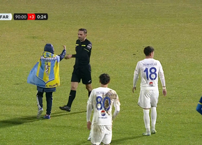 A venit nota de plată după momentul scandalos din Superliga! Sancțiunea primită de copilul care a intrat pe teren și i-a arătat semne obscene lui Colțescu