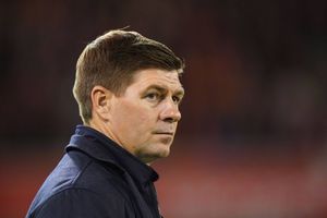 Steven Gerrard, aproape de revenirea pe bancă, la scurt timp după ce a refuzat-o pe Rangers