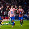 Giuliano Simeone (nr. 20) și Julian Alvarez sărbătoresc un gol marcat în contul lui Atletico / Foto: Imago