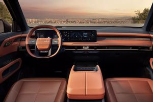 Mașina care „sperie copiii de la o stradă distanță” va fi lansată la finalul lunii! Au apărut primele imagini